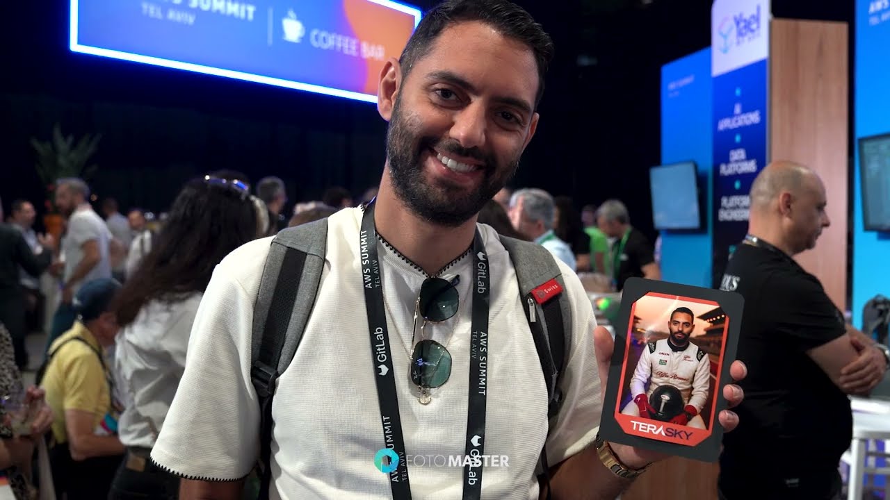Mirror X Booth: Elite AI Headshots in Action at a Tech Conference